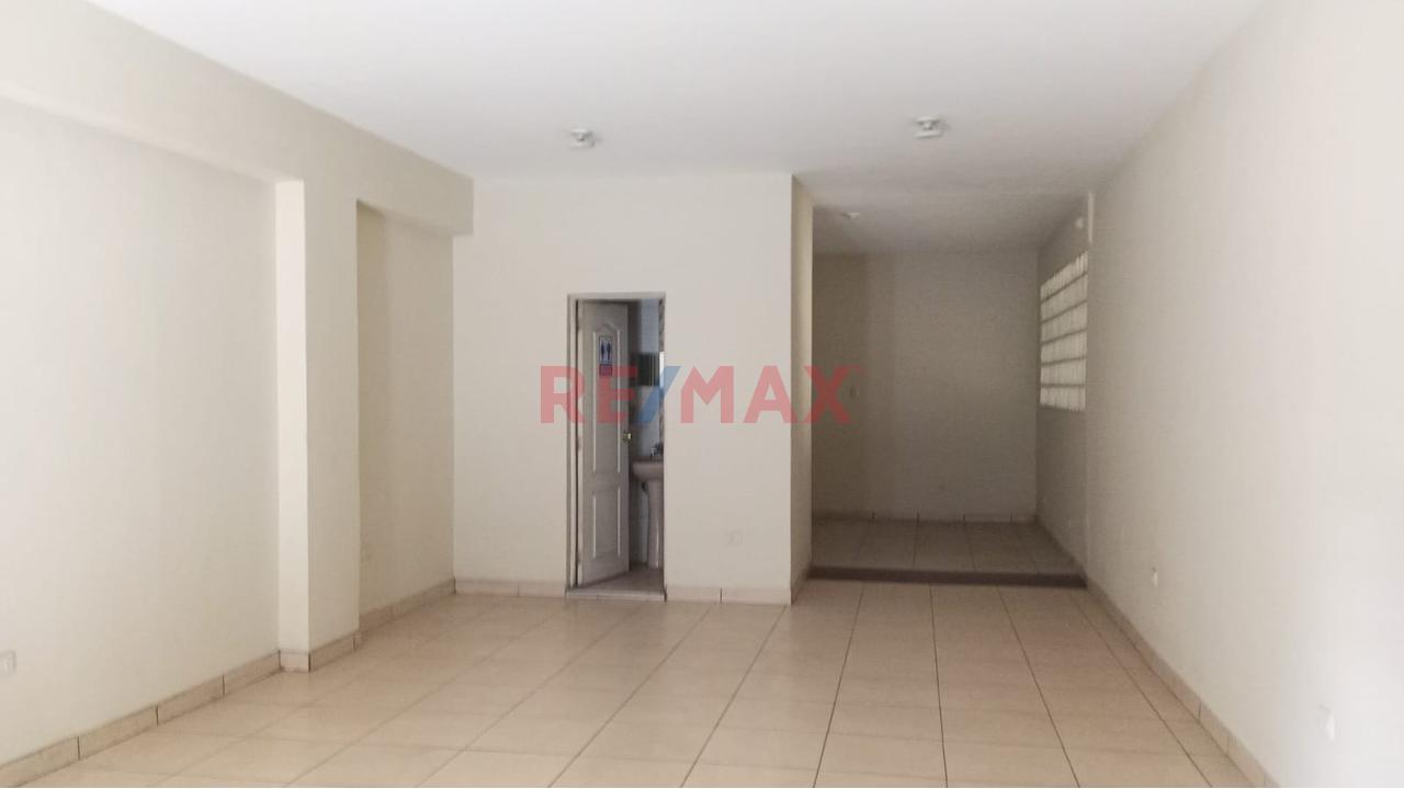 Se Alquila Oficina Y/O Local Comercial  Por La Av. Parra — foto 6