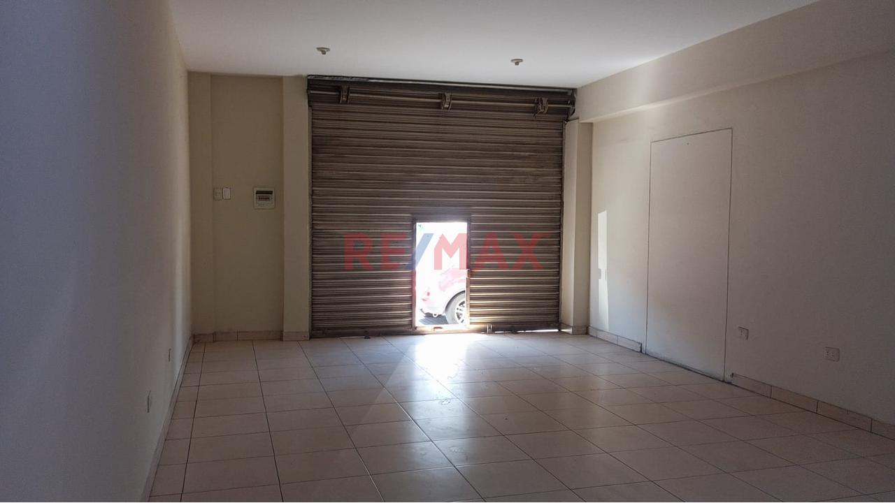 Se Alquila Oficina Y/O Local Comercial Por La Av. Parra
