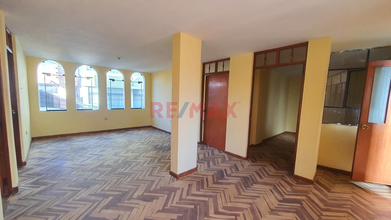 Venta De Casa De 5 Pisos - Puno - 10