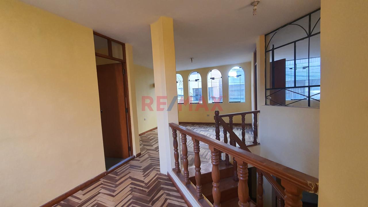 Venta De Casa De 5 Pisos - Puno - 8