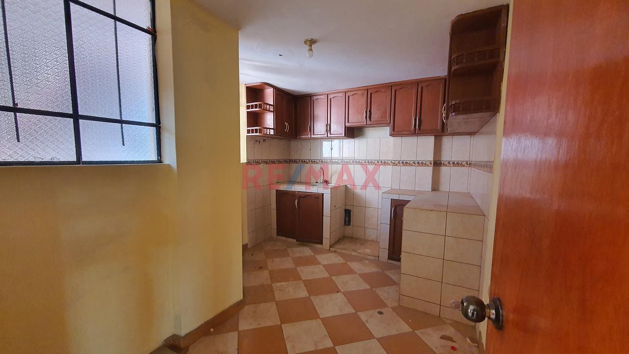 Venta De Casa De 5 Pisos - Puno - 11