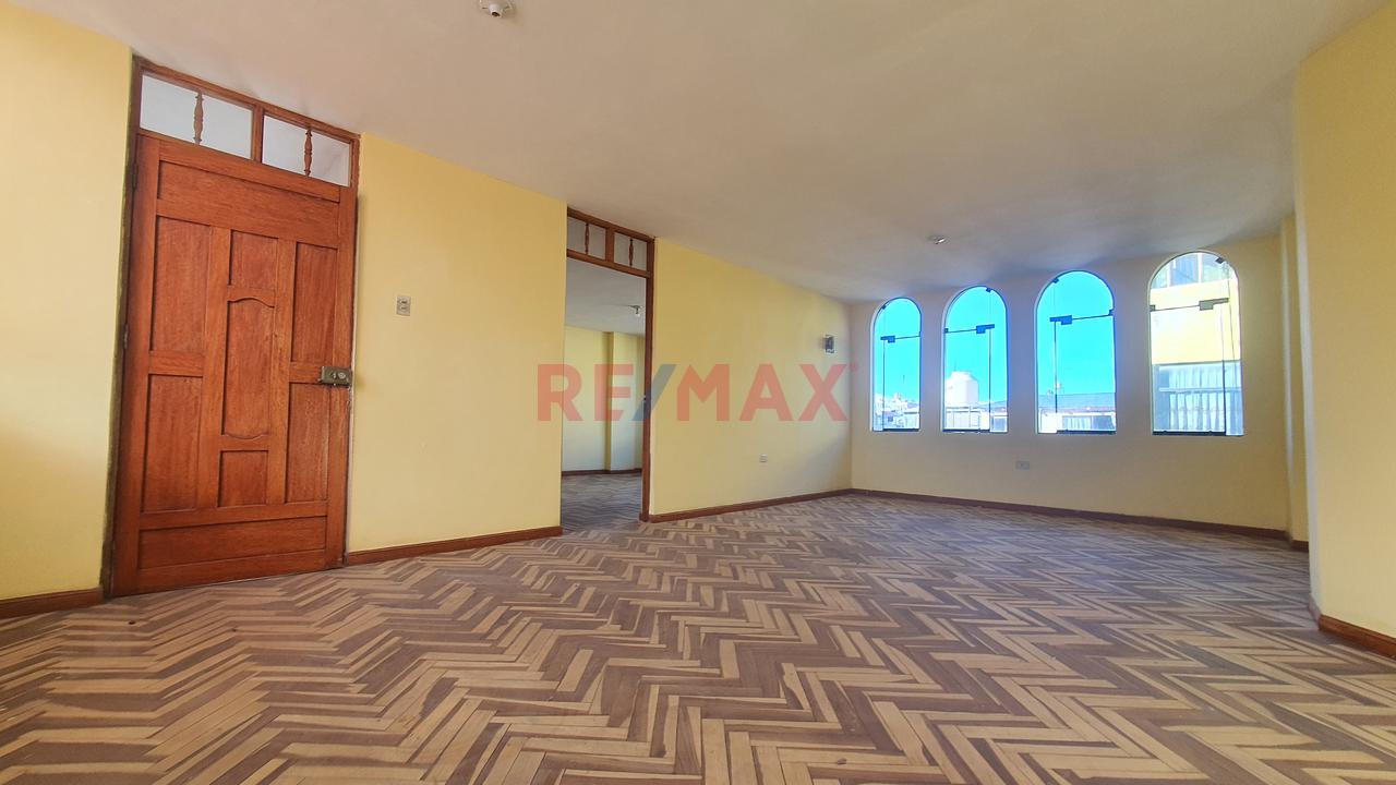 Venta De Casa De 5 Pisos - Puno - 13