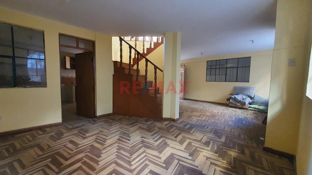 Venta De Casa De 5 Pisos - Puno - 3