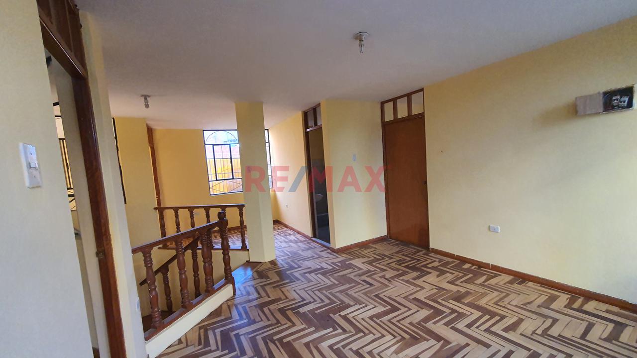 Venta De Casa De 5 Pisos - Puno - 7