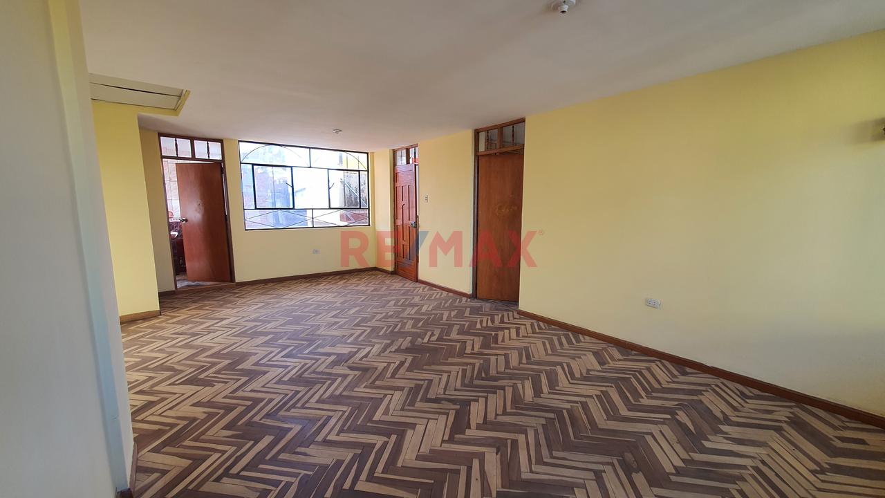 Venta De Casa De 5 Pisos - Puno - 18