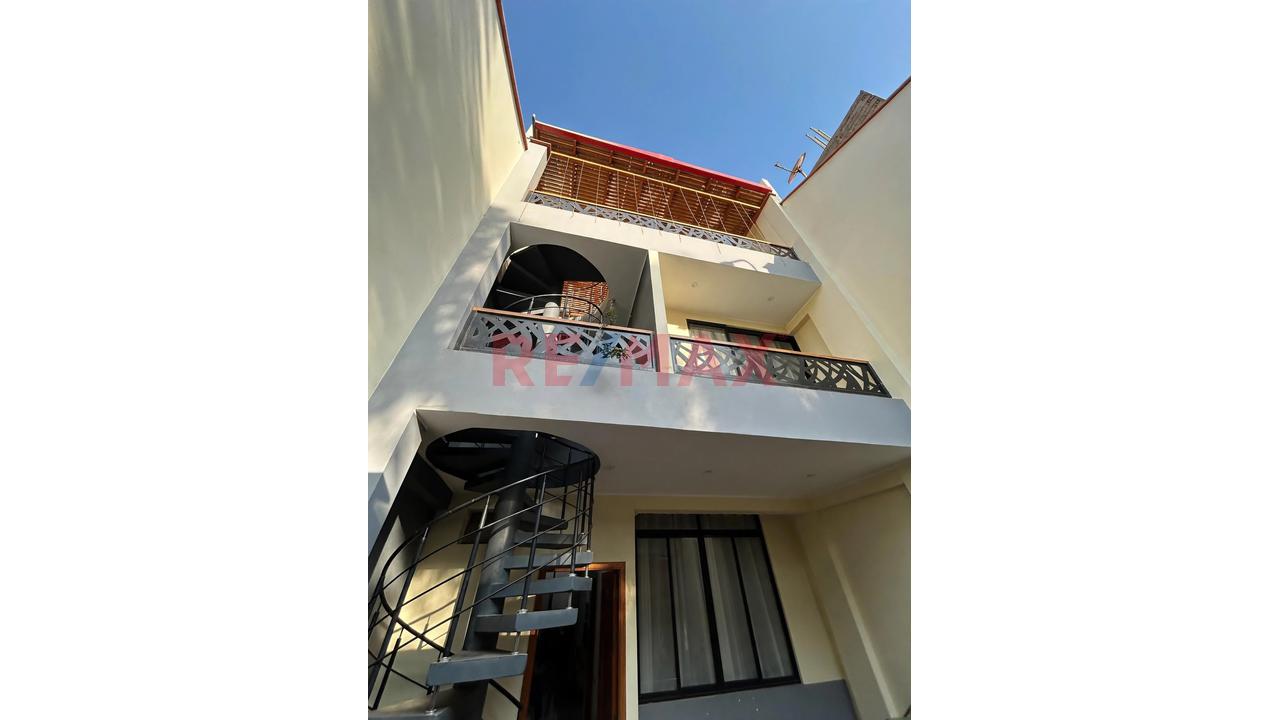 Vendo Moderna Casa Frente A Parque En Urb. Privada Carabayllo  Con Seguridad 24/7