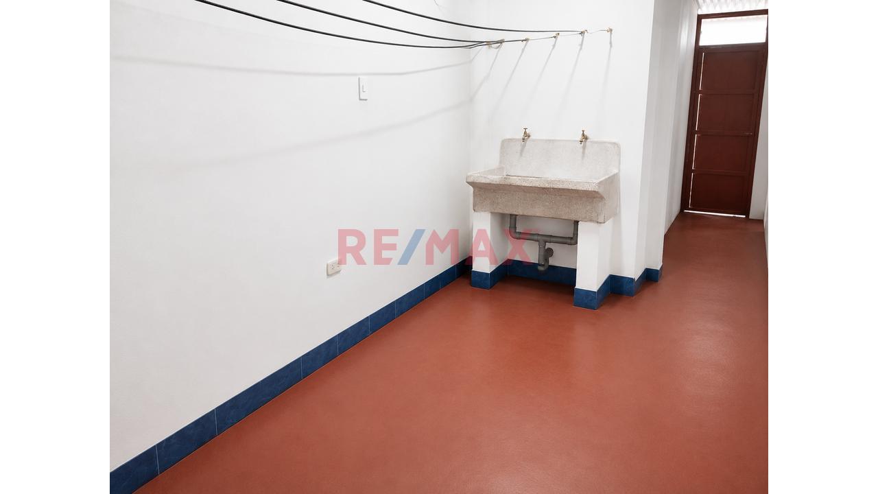 Casa 03 Pisos - Gran Oportunidad De Inversión Vivienda, Alquileres, Kinder - Ate (Huaycan) - 18