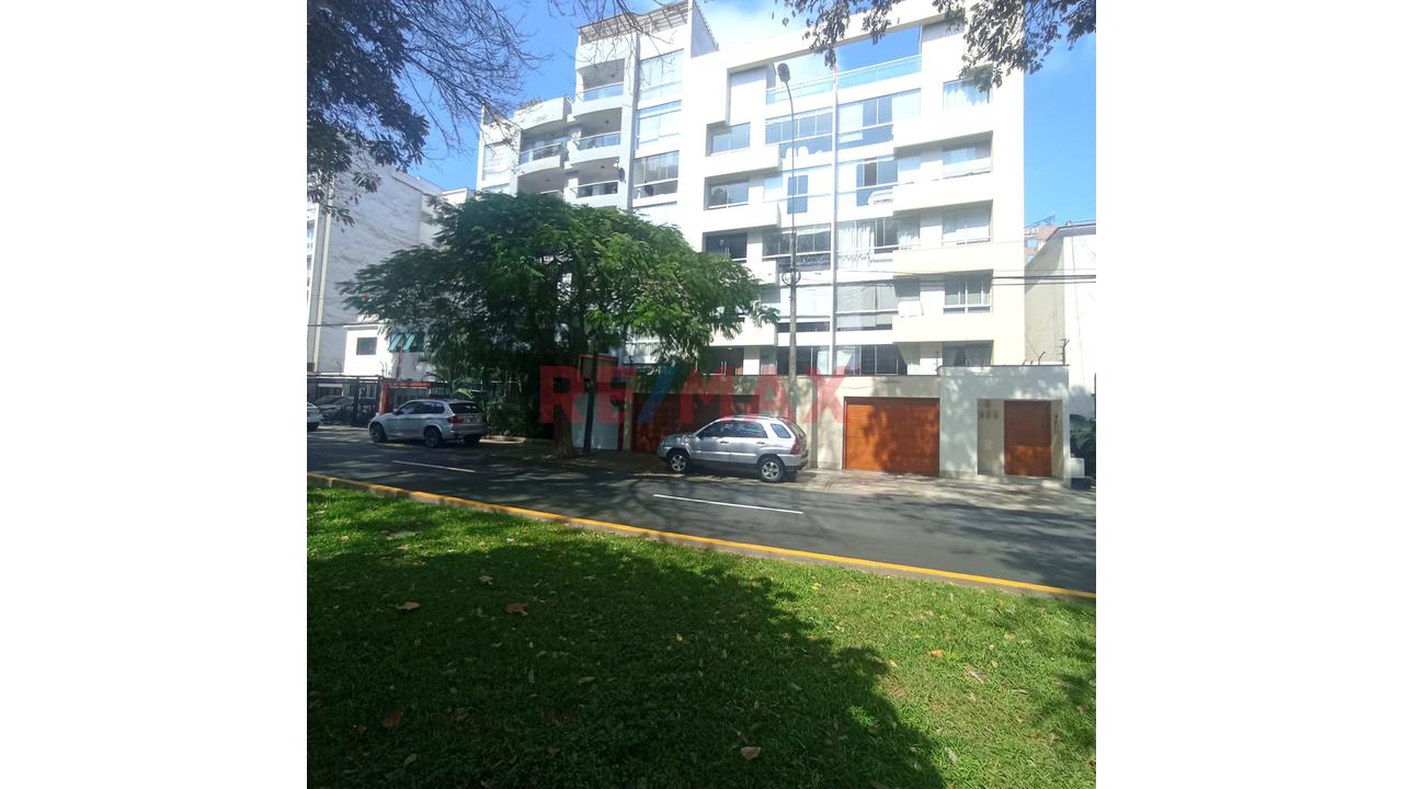 Se Vende Excelente Departamento De 3 Dormitorios En Av. Casimiro Ulloa, Miraflores — foto 11
