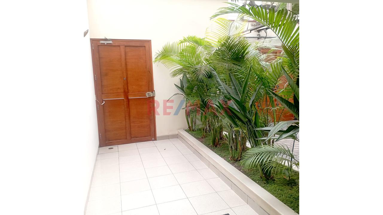 Se Vende Excelente Departamento De 3 Dormitorios En Av. Casimiro Ulloa, Miraflores — foto 12