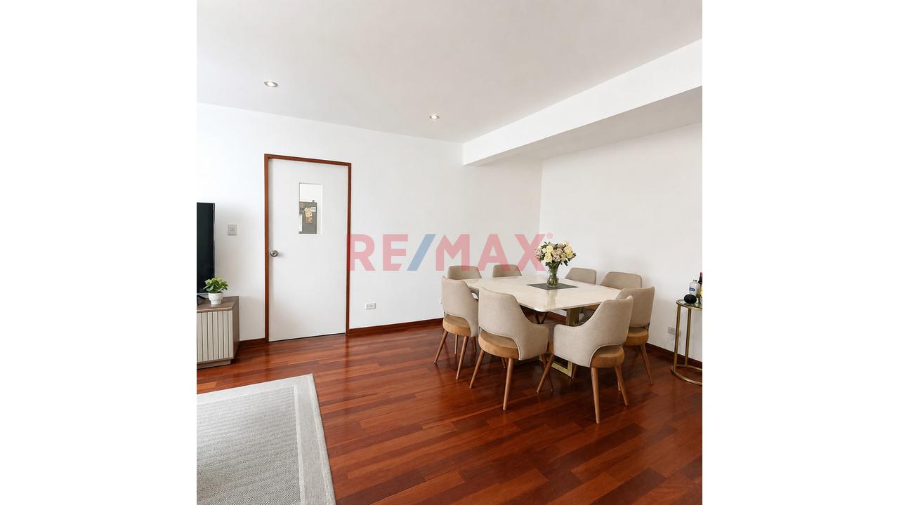 Se Vende Excelente Departamento De 3 Dormitorios En Av. Casimiro Ulloa, Miraflores — foto 2