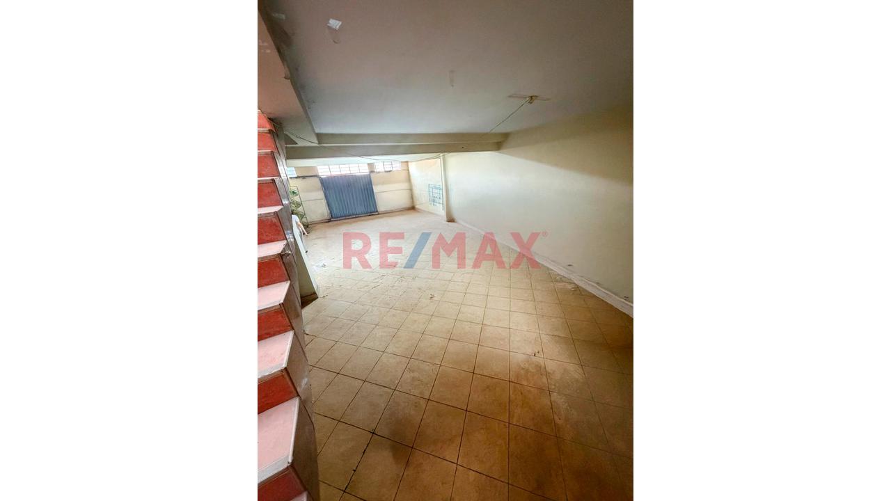 Se Alquila Local Comercial De Tres Pisos En Av. Universitaria A Dos Cuadras De Ovalo Infantas — foto 8