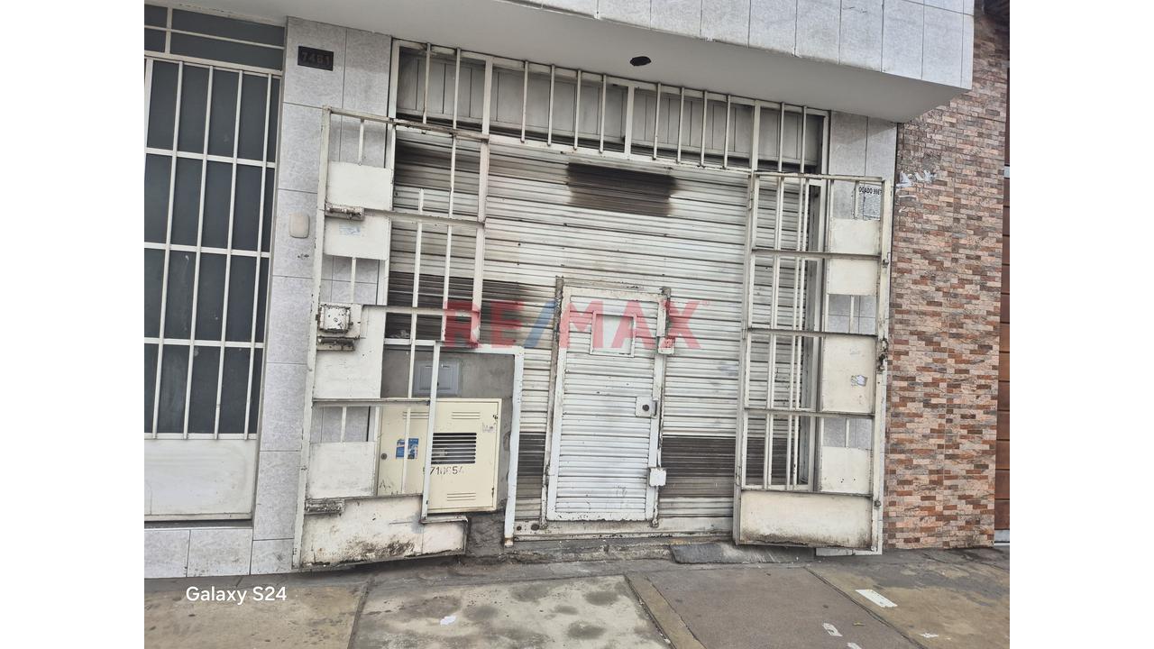 Alquiler/ Local Comercial/Sol De Oro/ Los Olivos/ 100M2/ Piso 1/ S/3800 — foto 2