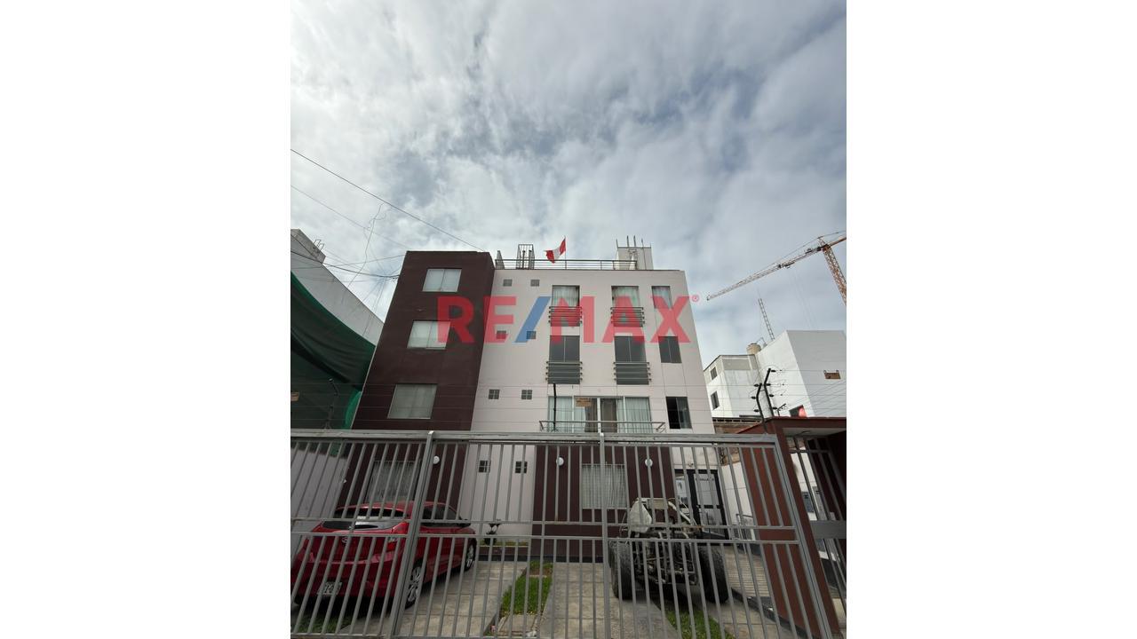 Departamento En Venta - San Miguel - A Espaldas De La Clinica San Gabriel