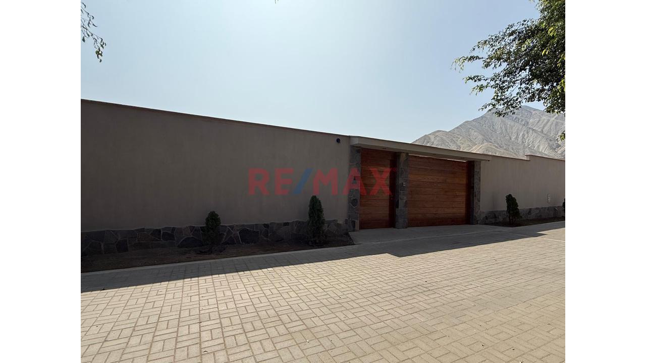 Venta  Casa De Campo De Estreno, Moderna, Funcional En El Condominio El Refugio - 2