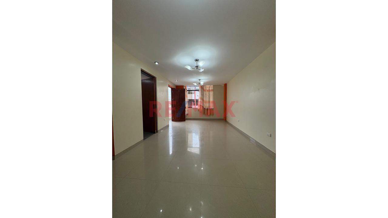 Linda Casa En Venta Urb San Isidro - 2
