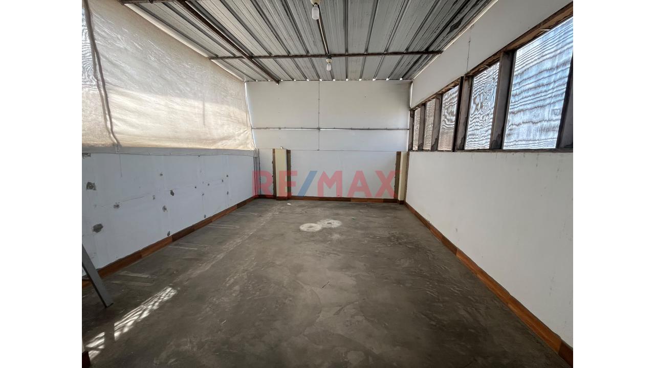 Venta Casa Multifamiliar Con Cochera 4 Pisos Mas Azotea - La Esperanza - 15