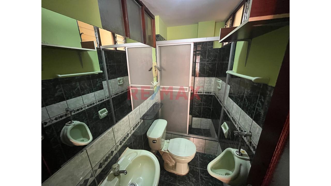 Venta Casa Multifamiliar Con Cochera 4 Pisos Mas Azotea - La Esperanza - 10