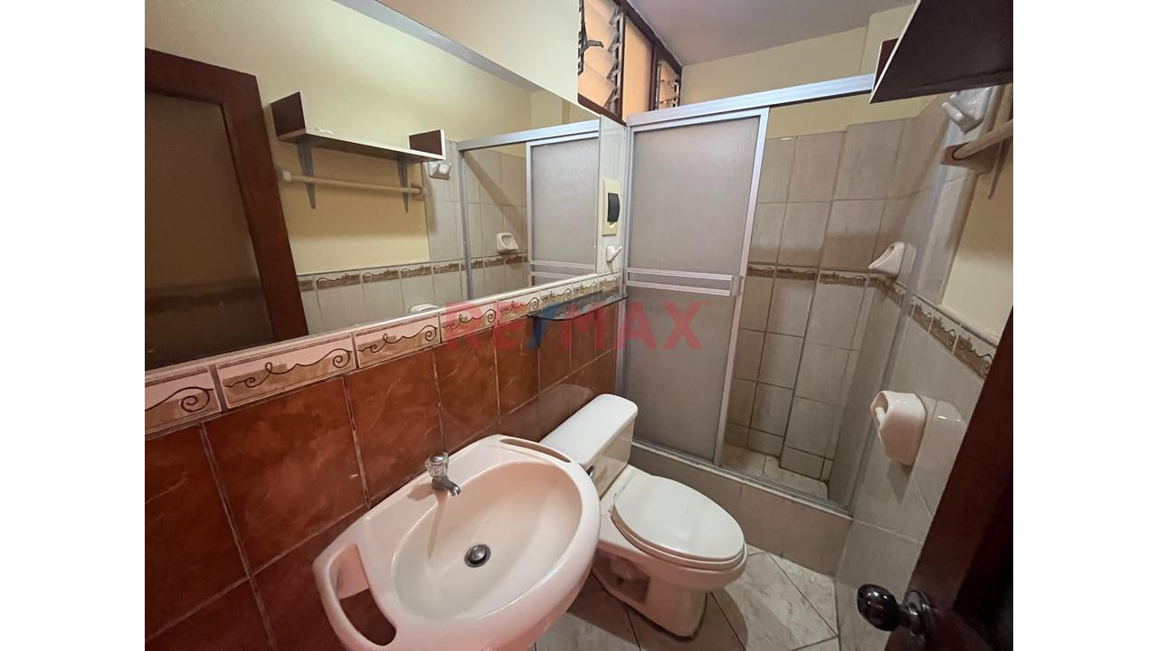 Venta Casa Multifamiliar Con Cochera 4 Pisos Mas Azotea - La Esperanza - 13