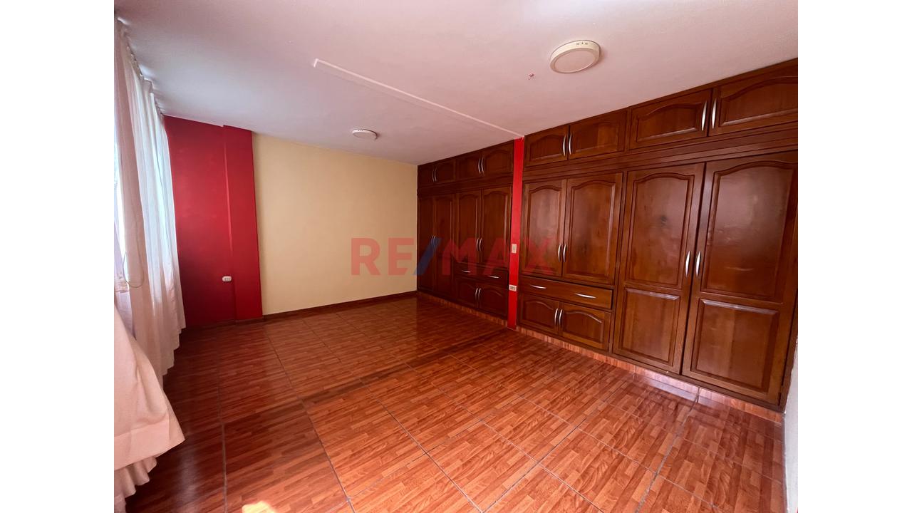 Venta Casa Multifamiliar Con Cochera 4 Pisos Mas Azotea - La Esperanza - 7