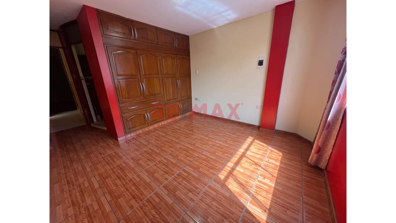 Venta Casa Multifamiliar Con Cochera 4 Pisos Mas Azotea - La Esperanza - 9