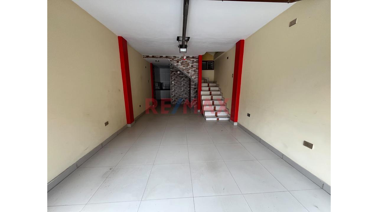 Venta Casa Multifamiliar Con Cochera 4 Pisos Mas Azotea - La Esperanza - 3