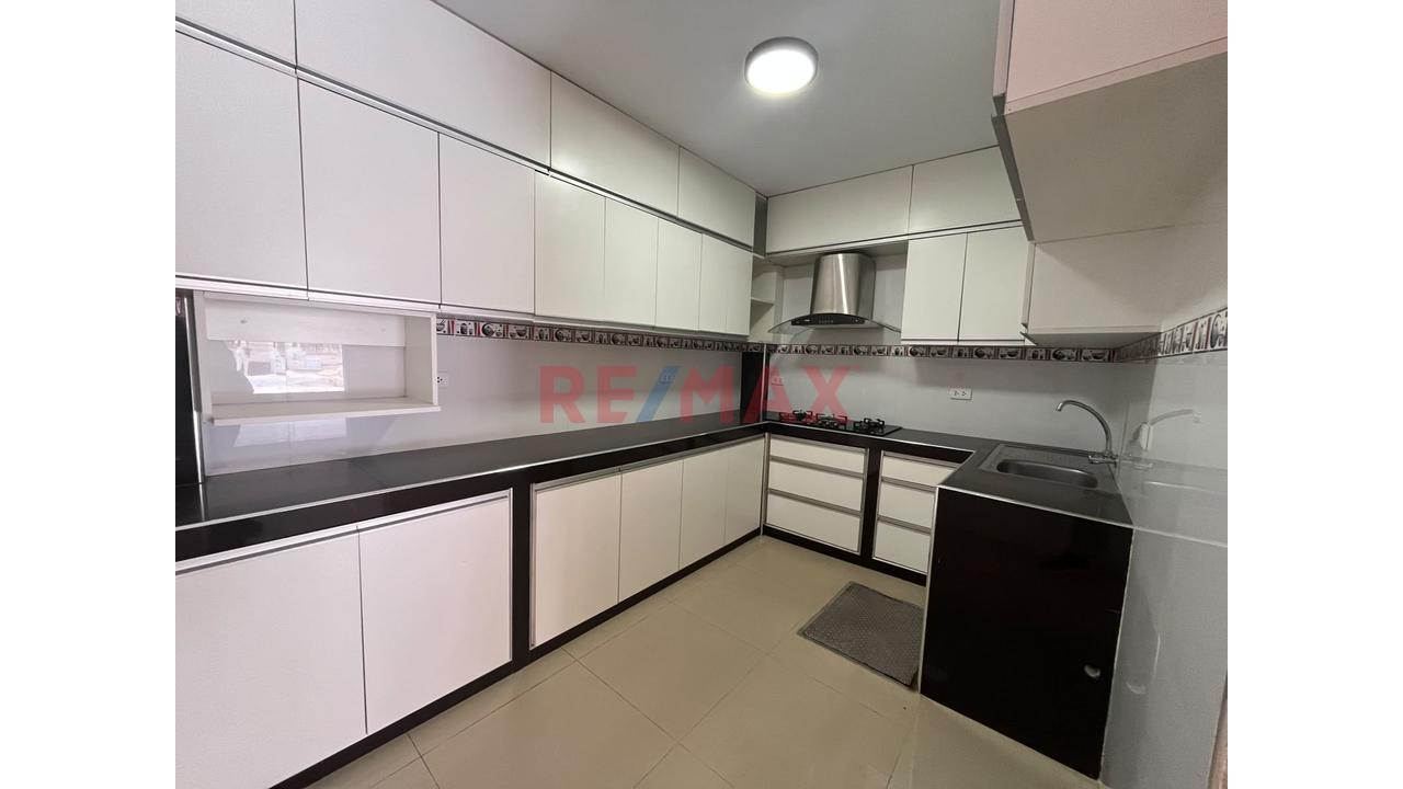 Venta Casa Multifamiliar Con Cochera 4 Pisos Mas Azotea - La Esperanza - 2