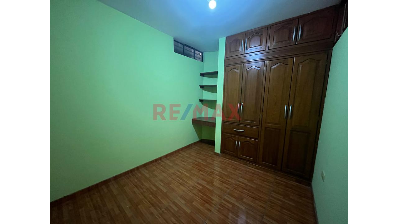 Venta Casa Multifamiliar Con Cochera 4 Pisos Mas Azotea - La Esperanza - 8