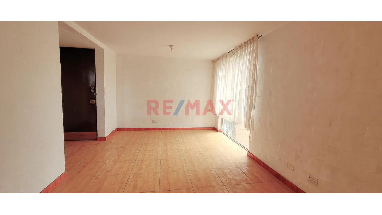 ¡Vive En Surquillo! Amplio Departamento De 3 Dormitorios En 2.° Piso!