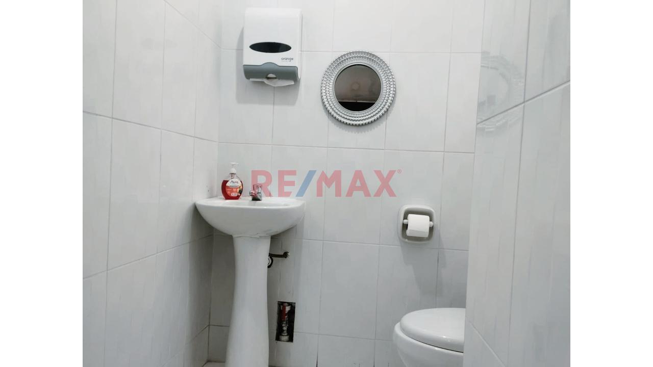Venta De Local Para Consultorio Medico Y Afines En Av, Huaylas - 3