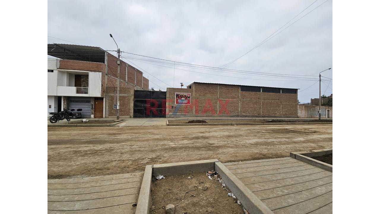 En Venta Terreno Comercial Con Negocio Operativo Y Almacen - La Esperanza - 9