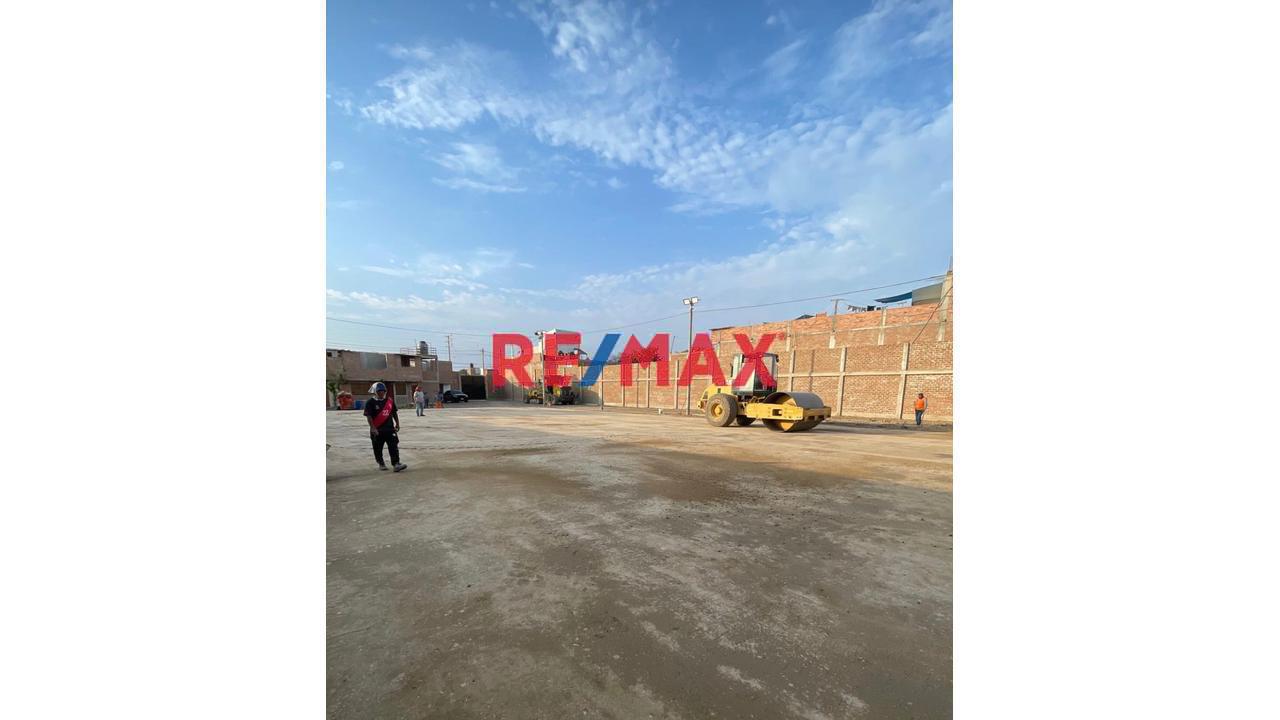 En Venta Terreno Comercial Con Negocio Operativo Y Almacen - La Esperanza - 1