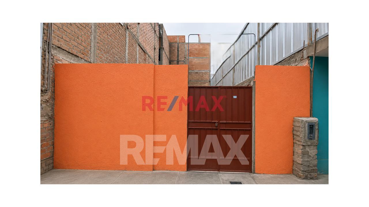 Venta De Terreno De 93 M² En San Martín De Porres