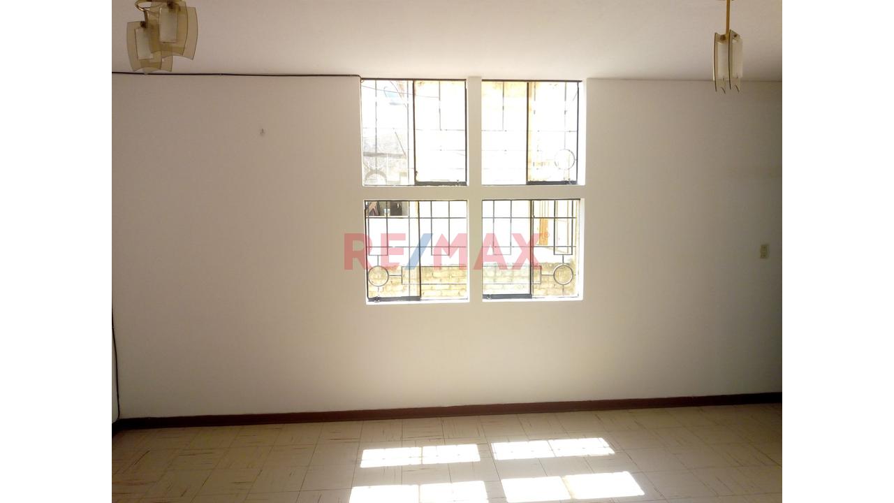 Venta De Departamento De 02 Habitaciones - Miraflores - Cerca Al Hospital Cayetano 📍 - 1