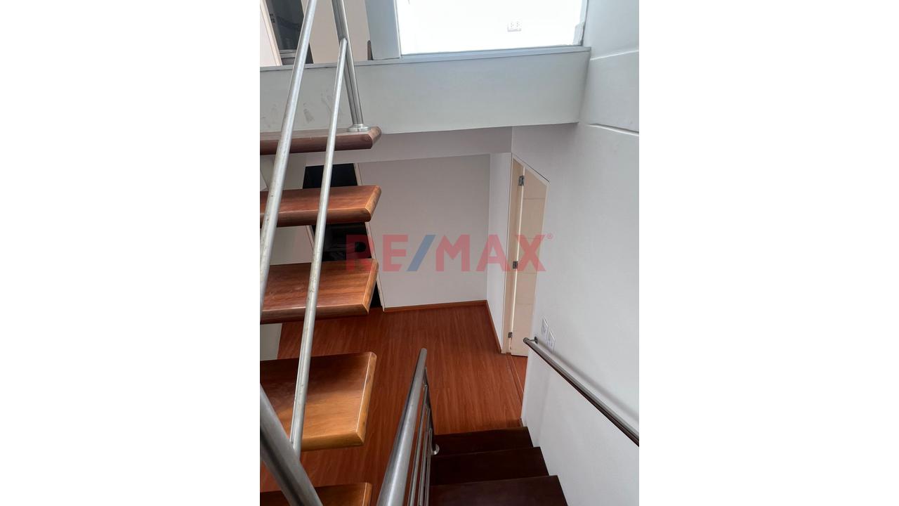 Excelente Duplex De 129.47 M2 Ubicado En La Cuadra 6 De Enrique Palacios. Excelente Zona, A Pasos De Av. Pardo, Santa Cruz, Óvalo Gutiérrez Y Parque Kennedy. — foto 3