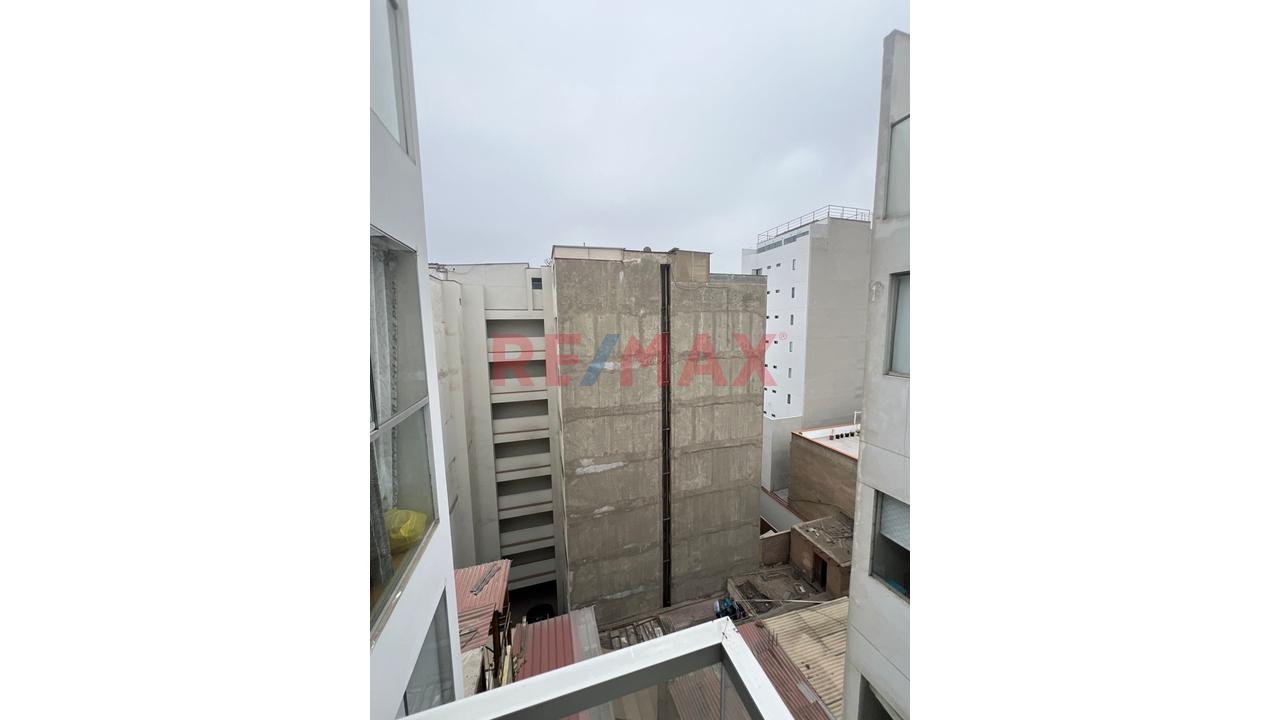 Excelente Duplex De 129.47 M2 Ubicado En La Cuadra 6 De Enrique Palacios. Excelente Zona, A Pasos De Av. Pardo, Santa Cruz, Óvalo Gutiérrez Y Parque Kennedy. — foto 8