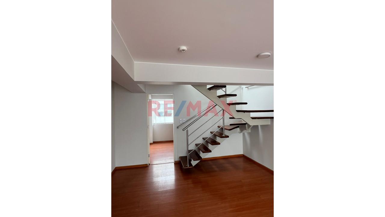 Excelente Duplex De 129.47 M2 Ubicado En La Cuadra 6 De Enrique Palacios. Excelente Zona, A Pasos De Av. Pardo, Santa Cruz, Óvalo Gutiérrez Y Parque Kennedy. — foto 5