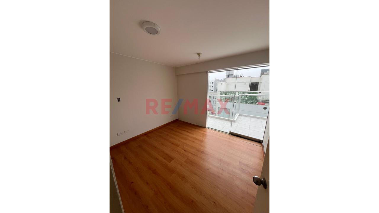 Excelente Duplex De 129.47 M2 Ubicado En La Cuadra 6 De Enrique Palacios. Excelente Zona, A Pasos De Av. Pardo, Santa Cruz, Óvalo Gutiérrez Y Parque Kennedy. — foto 4