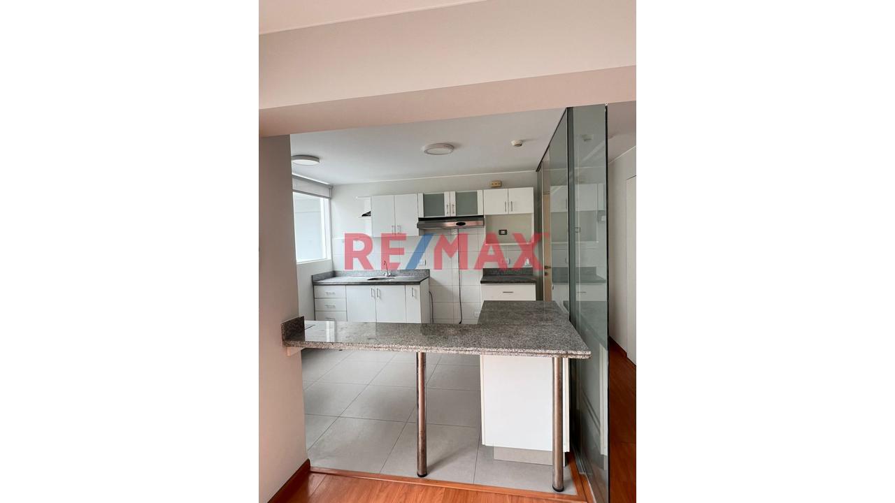 Excelente Duplex De 129.47 M2 Ubicado En La Cuadra 6 De Enrique Palacios. Excelente Zona, A Pasos De Av. Pardo, Santa Cruz, Óvalo Gutiérrez Y Parque Kennedy.