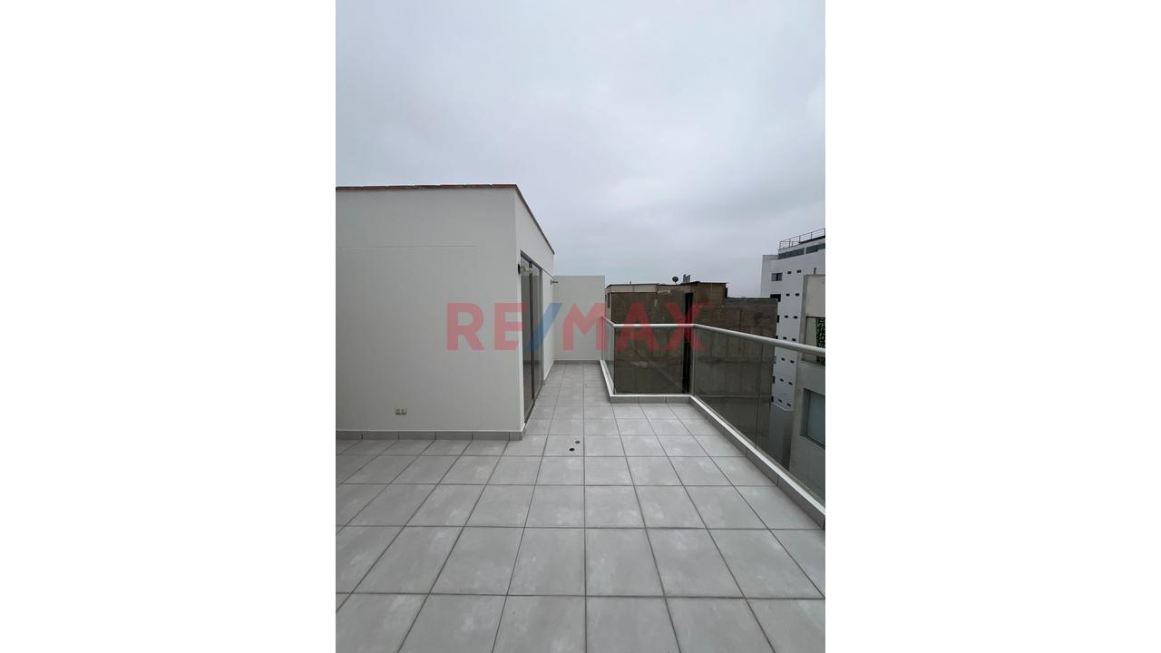 Excelente Duplex De 129.47 M2 Ubicado En La Cuadra 6 De Enrique Palacios. Excelente Zona, A Pasos De Av. Pardo, Santa Cruz, Óvalo Gutiérrez Y Parque Kennedy. — foto 2