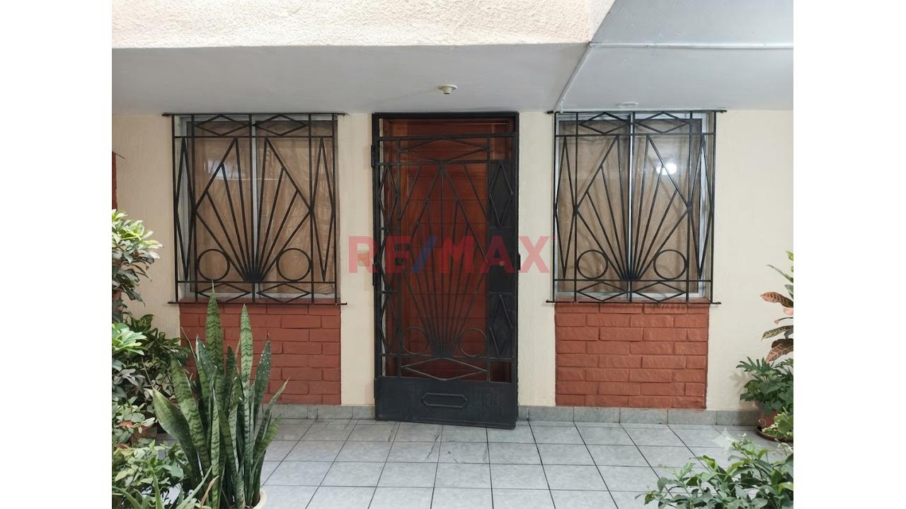 ¡Vive Frente Al Circuito Mágico Del Agua! Dpto. En 1Er Piso - 3 Dorm. En Santa Beatriz - 2