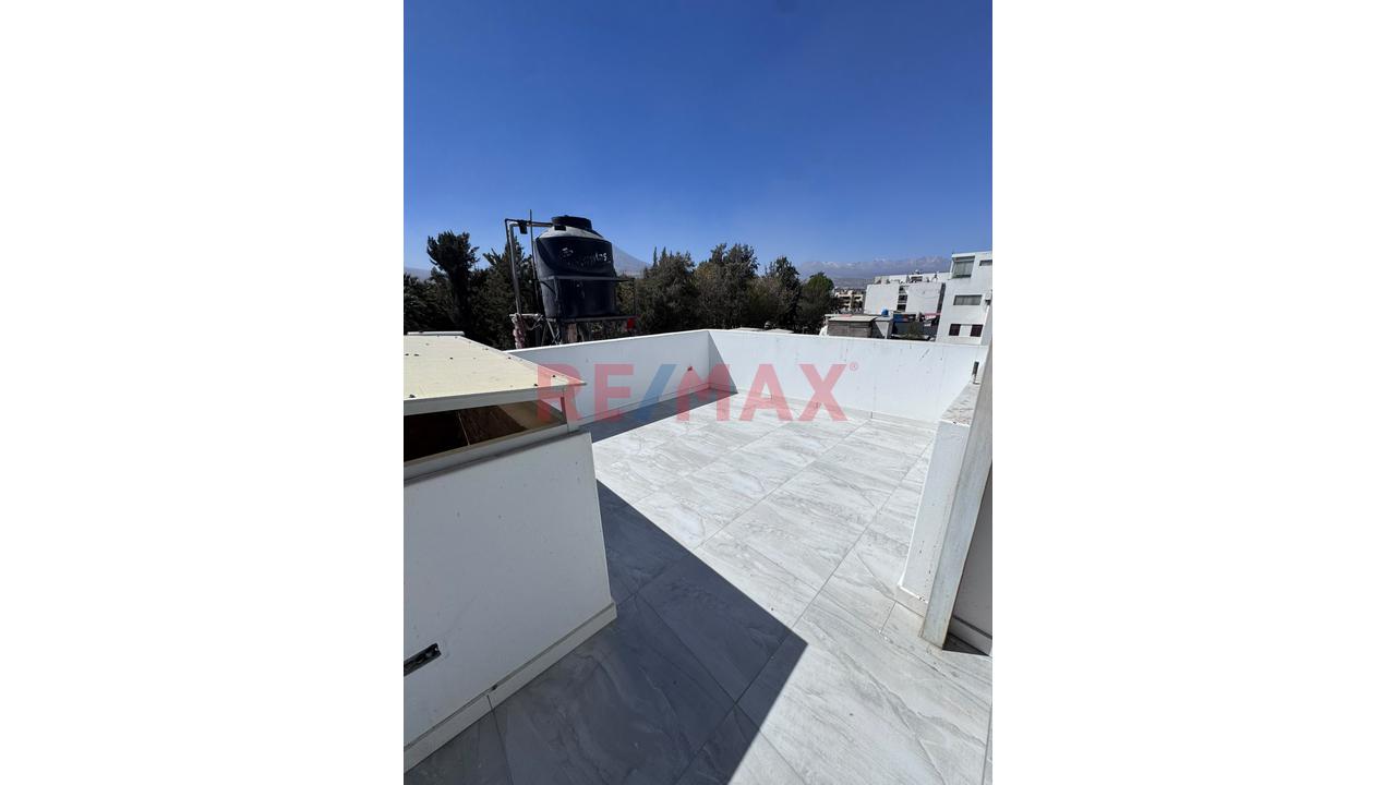 Se Vende Tríplex Con Terraza Privada En Umacollo — foto 6