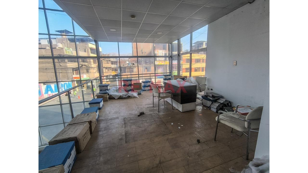 Vendo Estratégico Edificio Comercial De 3 Niveles En Santa Clara: Ate - 18