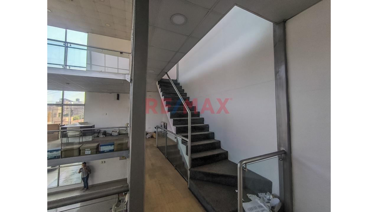Vendo Estratégico Edificio Comercial De 3 Niveles En Santa Clara: Ate - 20