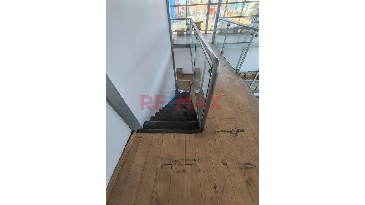 Vendo Estratégico Edificio Comercial De 3 Niveles En Santa Clara: Ate - 19