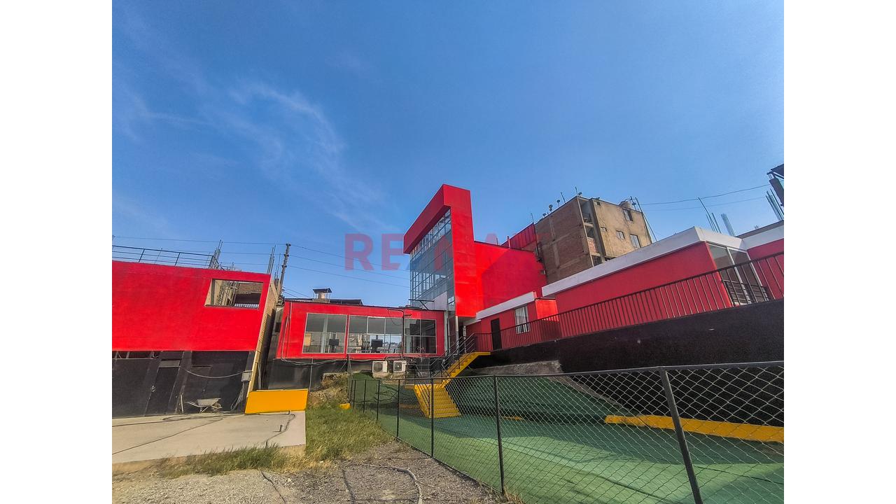 Vendo Estratégico Edificio Comercial De 3 Niveles En Santa Clara: Ate — foto 3