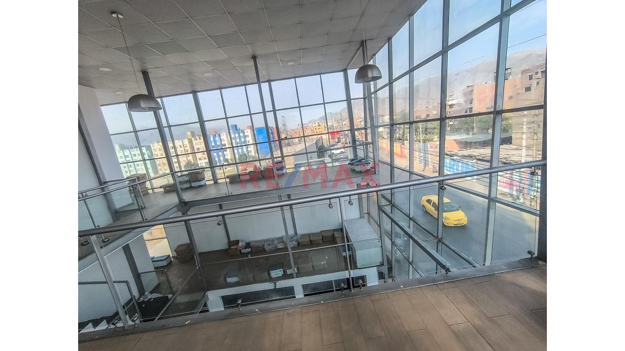 Vendo Estratégico Edificio Comercial De 3 Niveles En Santa Clara: Ate — foto 9