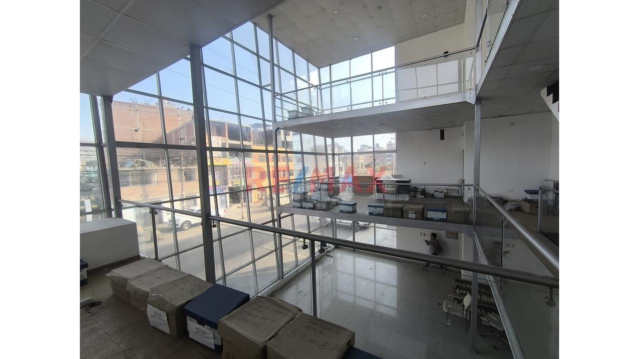 Vendo Estratégico Edificio Comercial De 3 Niveles En Santa Clara: Ate — foto 15