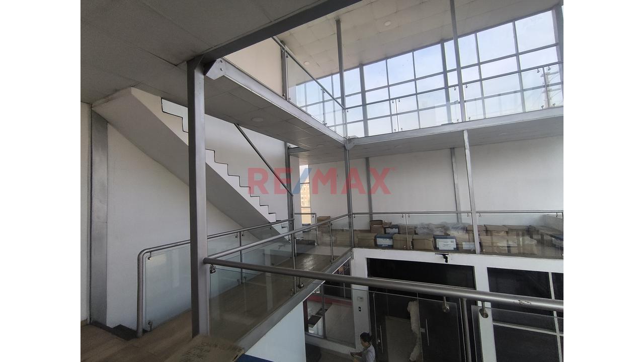 Vendo Estratégico Edificio Comercial De 3 Niveles En Santa Clara: Ate - 17
