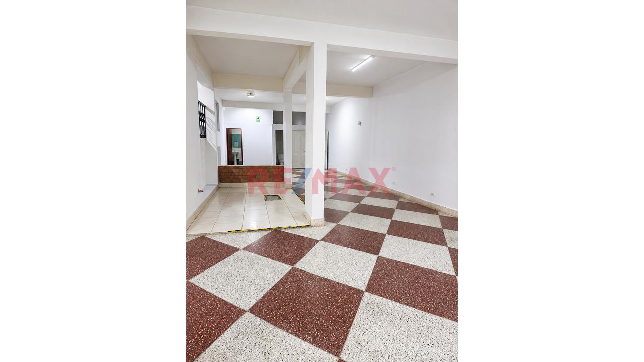 Local Comercial En Alquiler – La Molina 📍 - 18