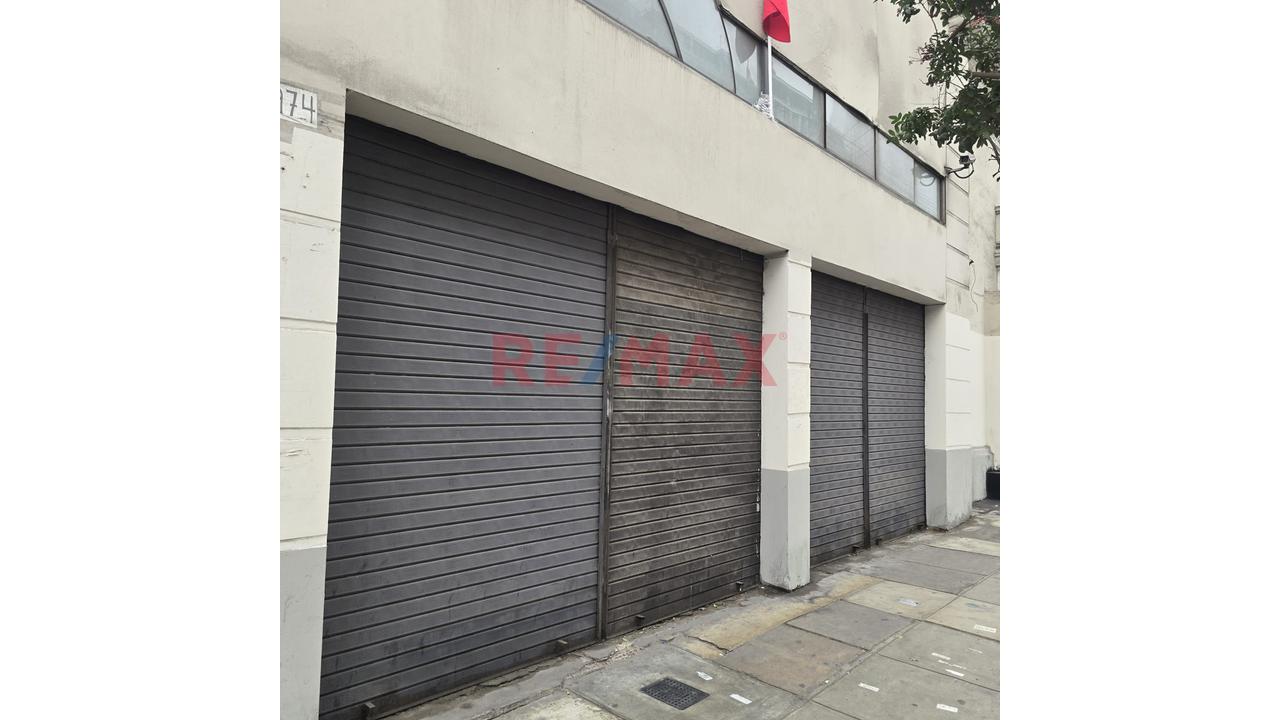 Oportunidad!!! Ten Tu Negocio En El Lugar Mas Concurrido Del Centro De Lima, En Plena Garcilazo De La Vega, Vista A La Calle Y Con Espacio Para Almacen!!! — foto 3
